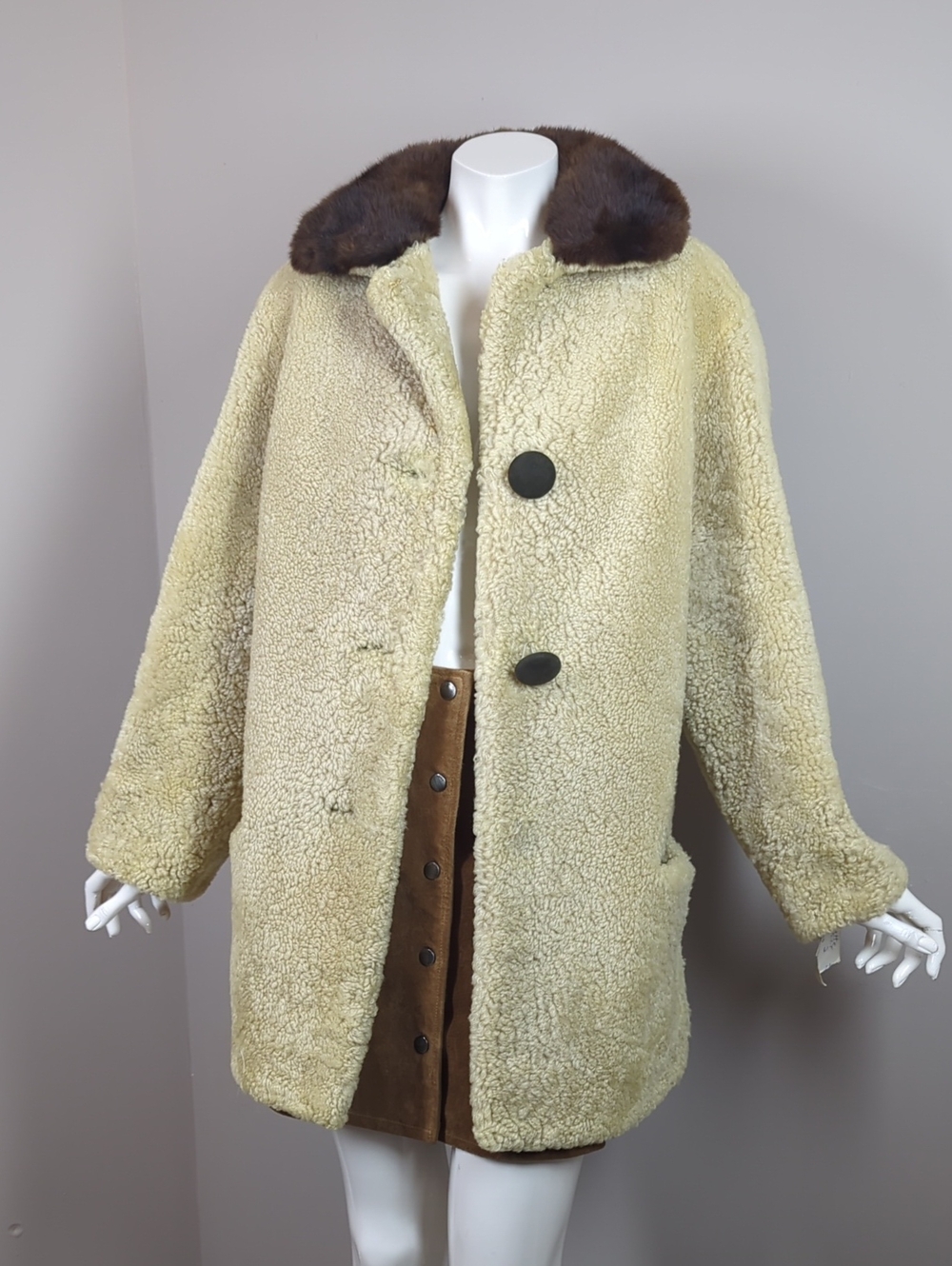 Real Shearling Coat with Brown Fur Collar Vintage 60s